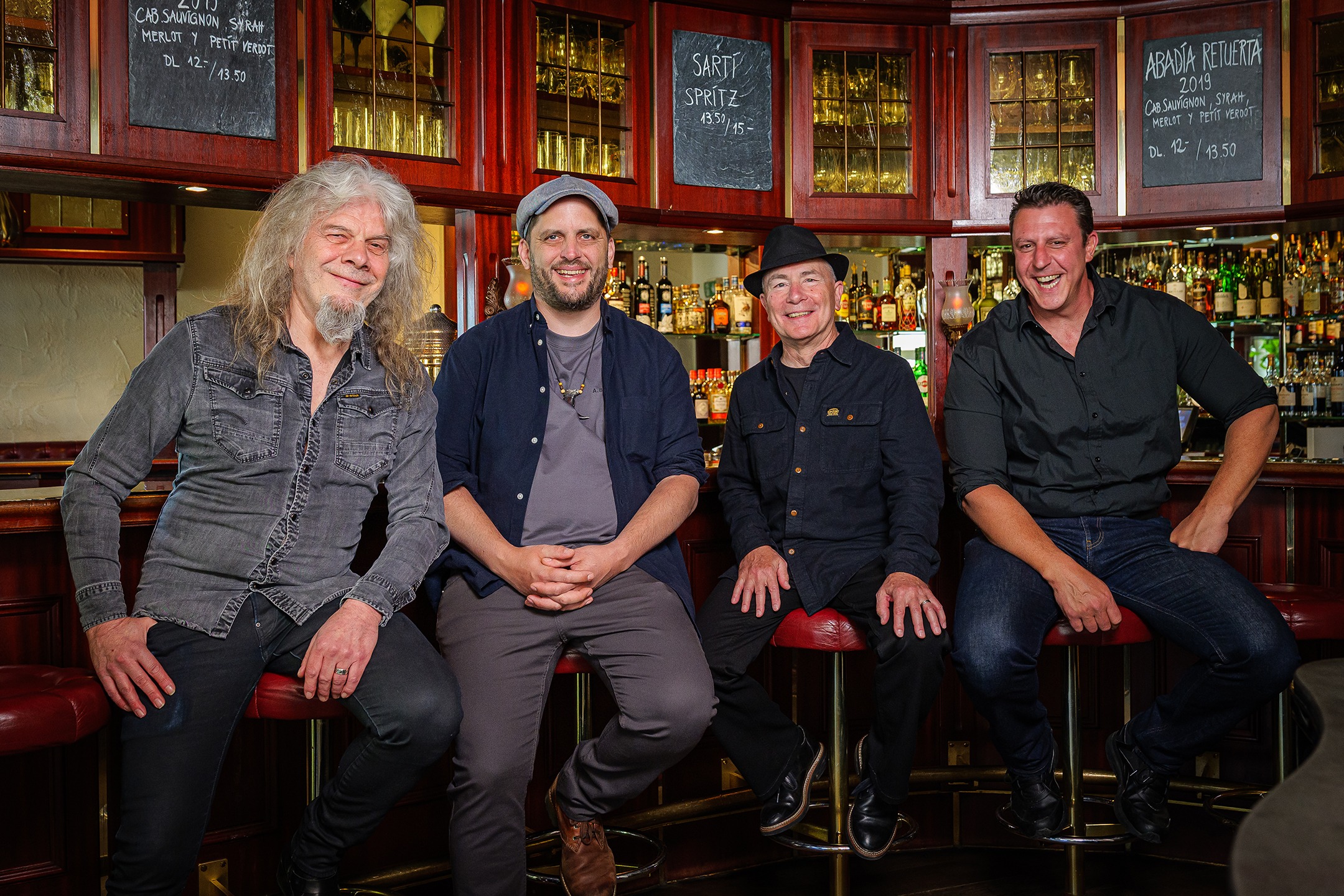 Foto-Shooting. mit der Hardrock-Band Hard Wretches in der Bar No 18 an der Wülflingerstrasse. Foto: Enzo Lopardo.